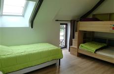 Chambre accueillante pour plusieurs personnes - modulable avec son lit gigogne. Repliable our approachable 90+80. Gîte Les Goélands à la mer à Ambon - Morbihan - France