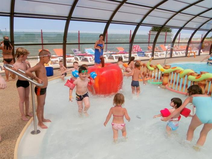 Camping-Mer-Piscine-toboggan-pataugeoire-bassin enfants au Camping Parc des goélands