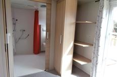 Camping en famille, mobil home adapté pour les personnes à mobilité réduite ( en situation de handicape)