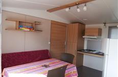Mobil-home accessible en fauteuil roulant. Mobil home pouvant accueillir 6 personnes.