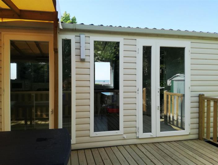 Mobil home avec vue sur la mer