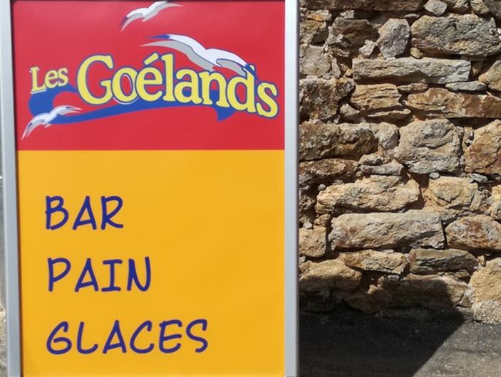 Bar, pain, glaces au camping Parc Les Goélands en saison