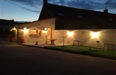 Le bar du camping Parc Les Goélands la nuit