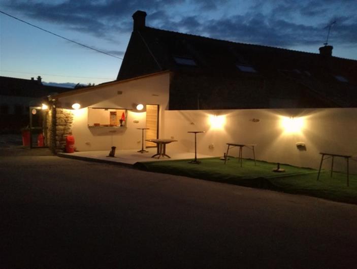 Le bar du camping Parc Les Goélands la nuit