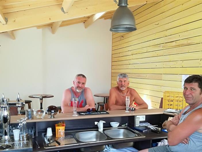 Intérieur du bar du camping Parc Les Goélands