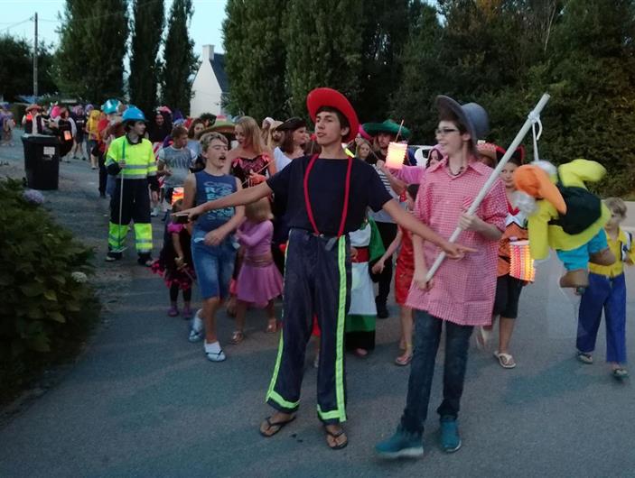 Défilé du 15 Août au Camping et Parc Les Goélands à Ambon dans le village de Betahon