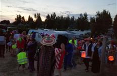 Animation dans l'allée du camping bord de mer