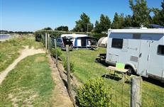 Camping Les Goélands ** au bord de l'eau à Bétahon