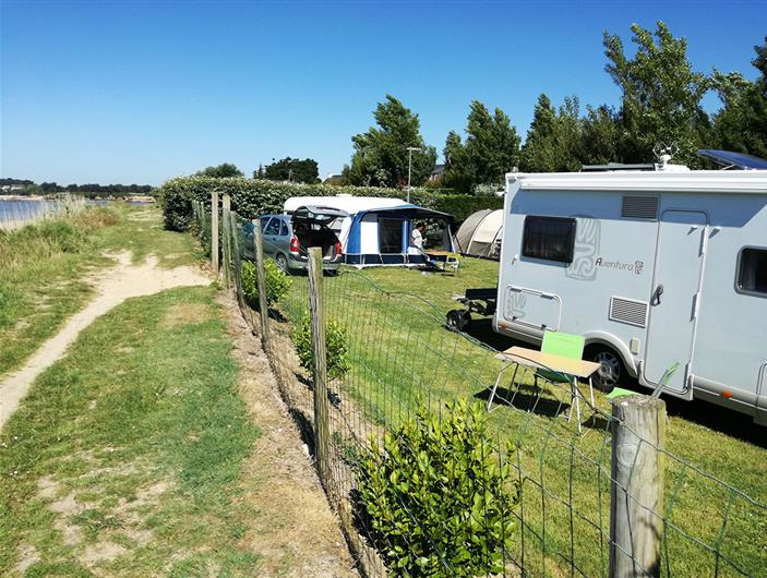 Camping Les Goélands ** au bord de l'eau à Bétahon