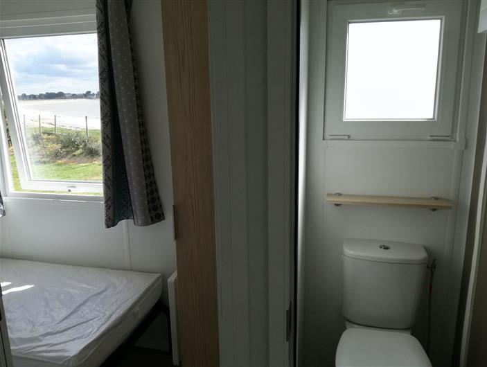 Mobil home en location en Bretagne. Mobile-home 3 chambres. 4/6 personnes Toilette séparé camping Les Goélands AMBON