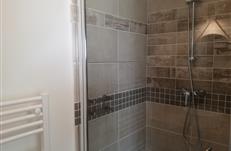 Gîte de France 3 épis Les Goélands à Ambon - Salle d'eau privative chambre n°4 - douche. 
