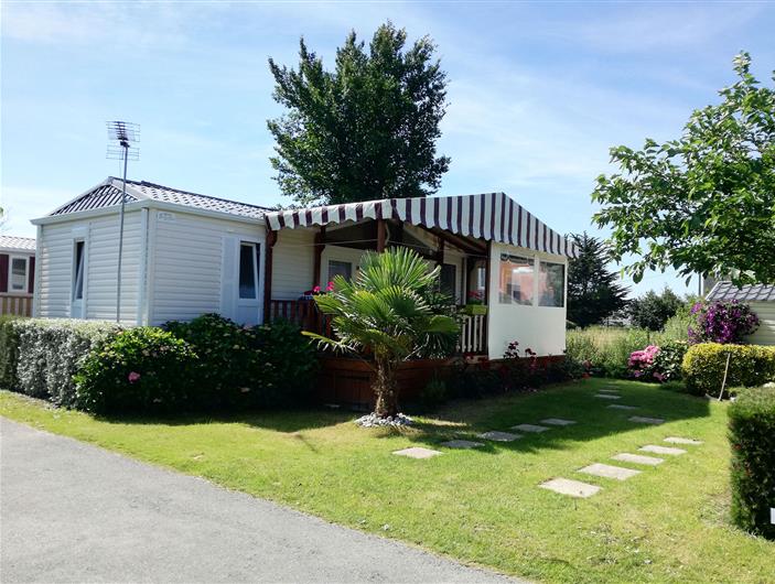 Mobil home LUXUEUX en location, Vacances pour 6 personnes à la mer - Camping 3 étoiles Les Goélands à Ambon