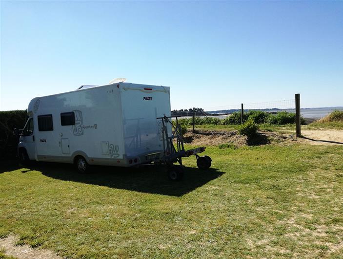 Grands emplacement pour camping car face à la mer