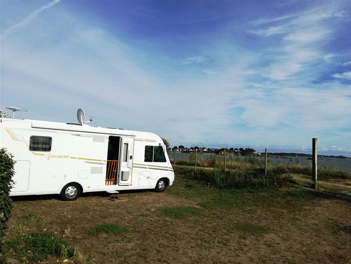 Emplacement avec vue sur le littoral