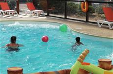 Animation dans la piscine: Les ballons
