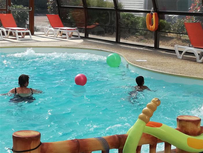 Animation dans la piscine: Les ballons