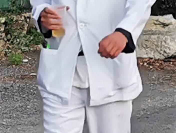 Attention nos jeunes ont mis le costume pour se défilée du 14 Juillet au camping et Parc Les Goélands à Ambon 
