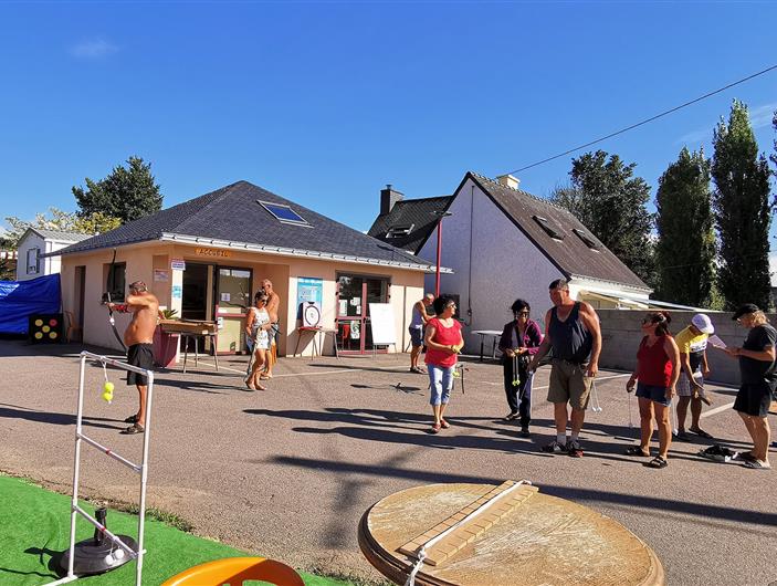 Des nouveaux jeux pour les animations du camping Parc les goélands à Ambon
