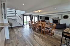Gîte de groupe ou grande famille. Espace pour 15 pers