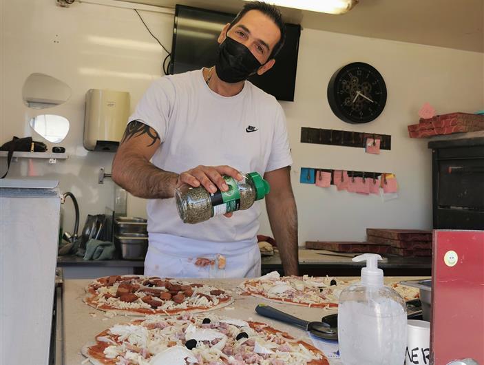 En Juillet et Août camion-restaurant pizza a l'entrée du camping PARC Les Goélands - OUVERT a tous