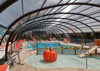 Piscine aménagé pour personnes à mobilité réduite