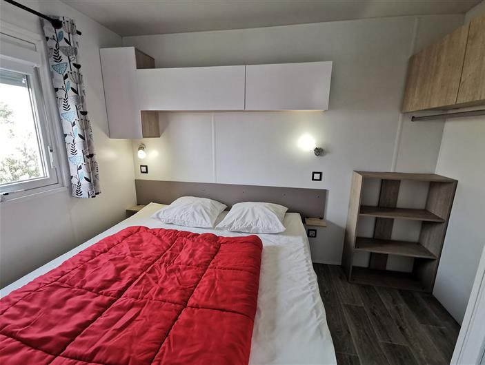 Location mobil home avec lit de 160 cm et espace lit bébé - Camping PARC Les Goélands à Ambon - Séjours une nuit ou séjour week end dans le Morbihan 