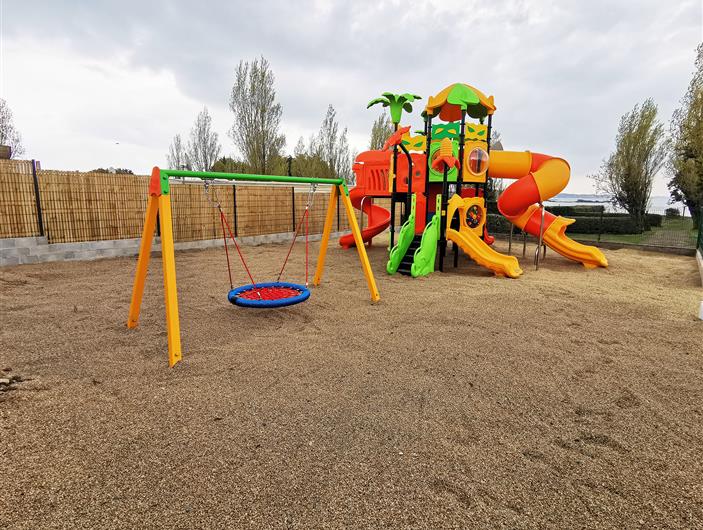 Aire de jeux pour les enfants sur le camping Les Goélands