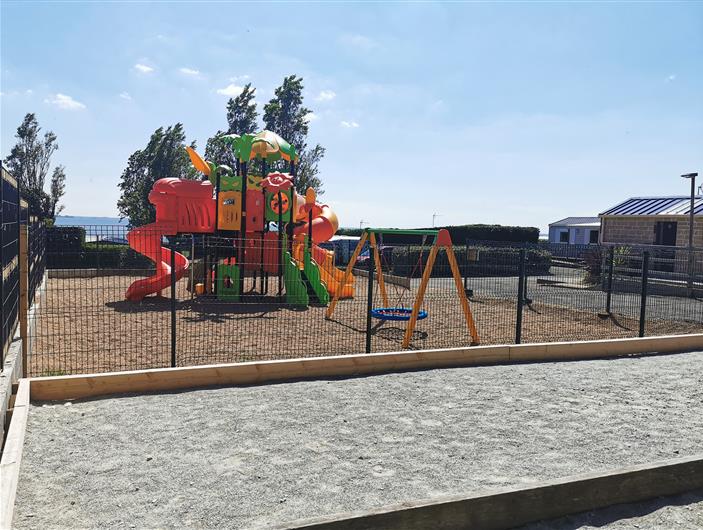 Aire de jeux - camping Les Goélands à Bétahon