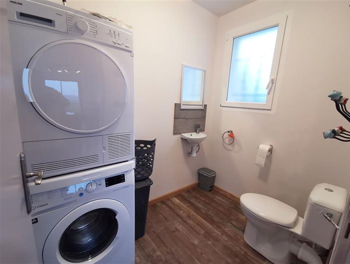 Buanderie - wc - location de vacance en  groupe de 16 pers en Bretagne