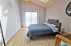 3 chambres PMR - gite grand breizh à Ambon - Chambre avec salle d'eau à gauche 