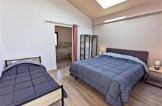 Location maison de vacances - 6_chambres - Chambre avec salle d'eau privative PMR