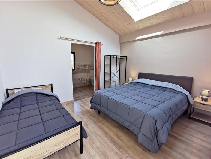 Location maison de vacances - 6_chambres - Chambre avec salle d'eau privative PMR