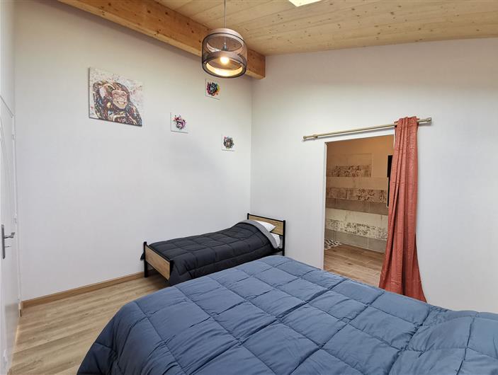 Gîtes de groupe Grand Breizh à Ambon - chambre avec salles d'eau privative