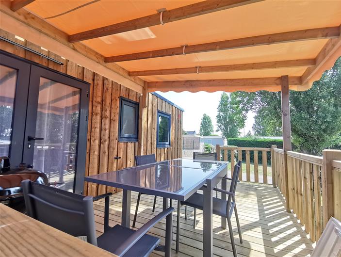 Mobil home avec terrasse couverte