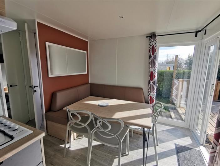 Vacance à la mer - mobil home - coin salle à manger