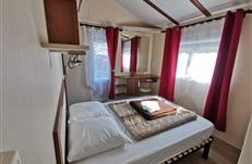 Mobil-home avec espace lit bébé - chambre parental mobil-luxe-location - camping Parc goélands - 56190 Ambon