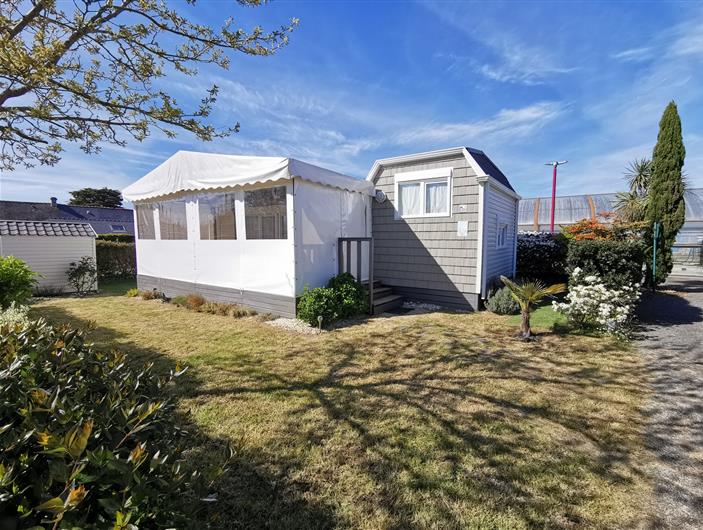Emplacement du mobil home à louer près de la piscine couverte
