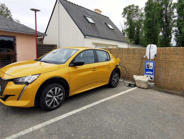 Nouveau - Borne pour voiture électrique - camping Parc Les Goélands