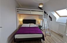 La chambre fuchsia à l'étage  - 1 lit de 140 et un lit de 90 au dessus. Gîte Les Goélands