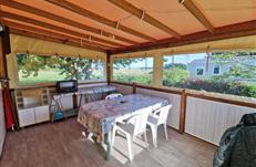 Location mobil home avec terrasse couverte et belle vue
